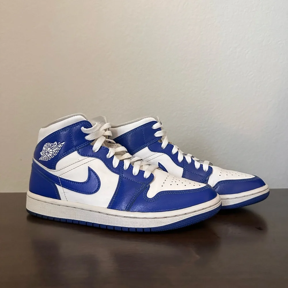 Nike Air Jordan 1‎ Mid BQ6472-104 2021 Women’s Size 7.5 Blue and White High-Tops
